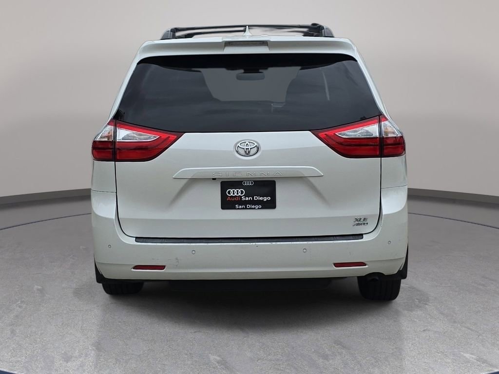 Used 2019 Toyota Sienna XLE w/ XLE Navigation Package image 7