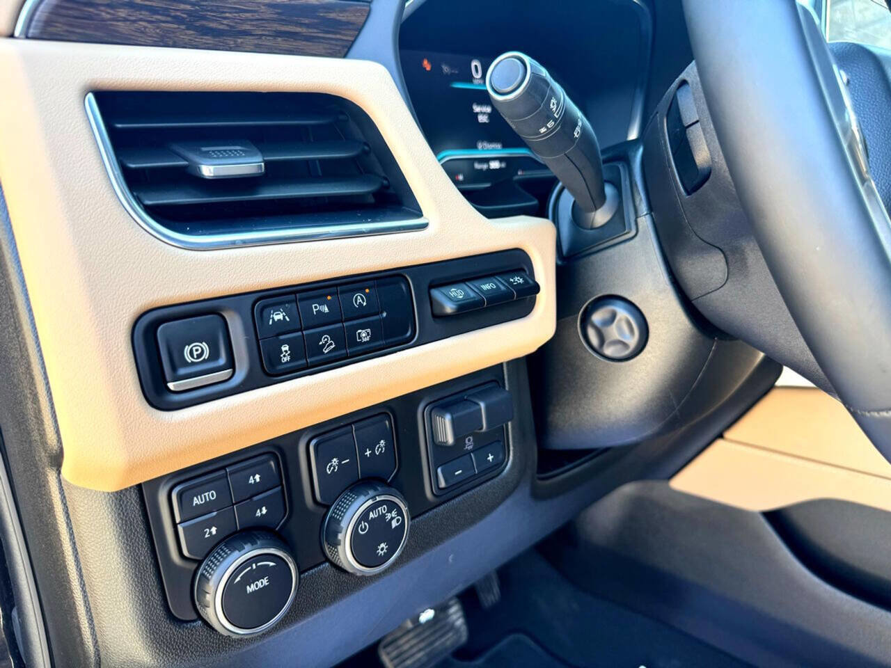 Used 2024 Chevrolet Tahoe Premier w/ Premium Package image 12