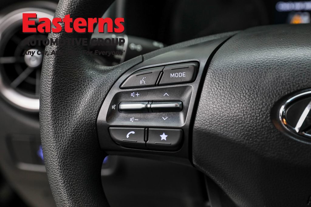 Used 2022 Hyundai Kona SE w/ Winter Weather Package image 27