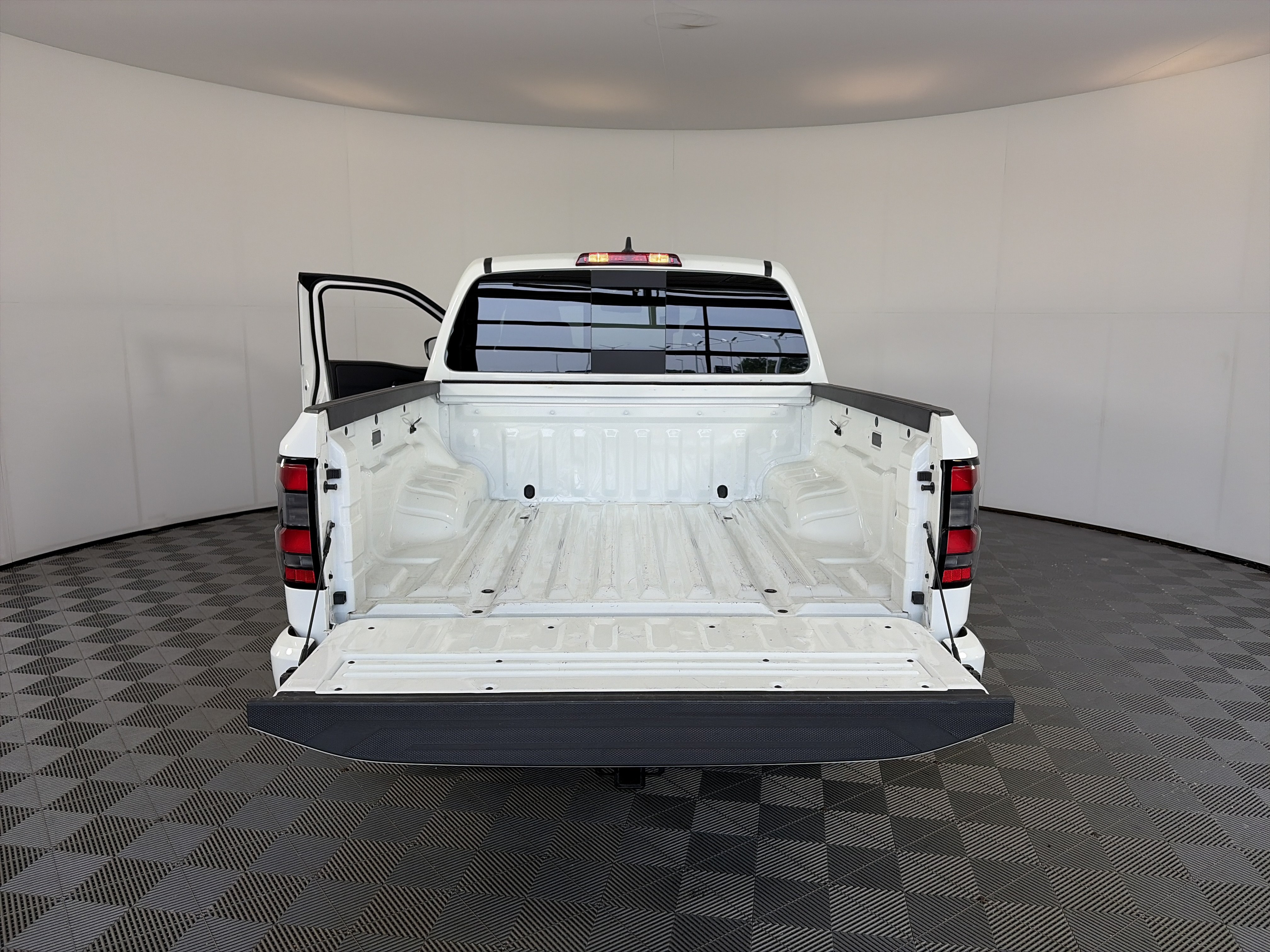 Certified 2023 Nissan Frontier PRO-4X w/ Tow Package AWD/4WD image 14