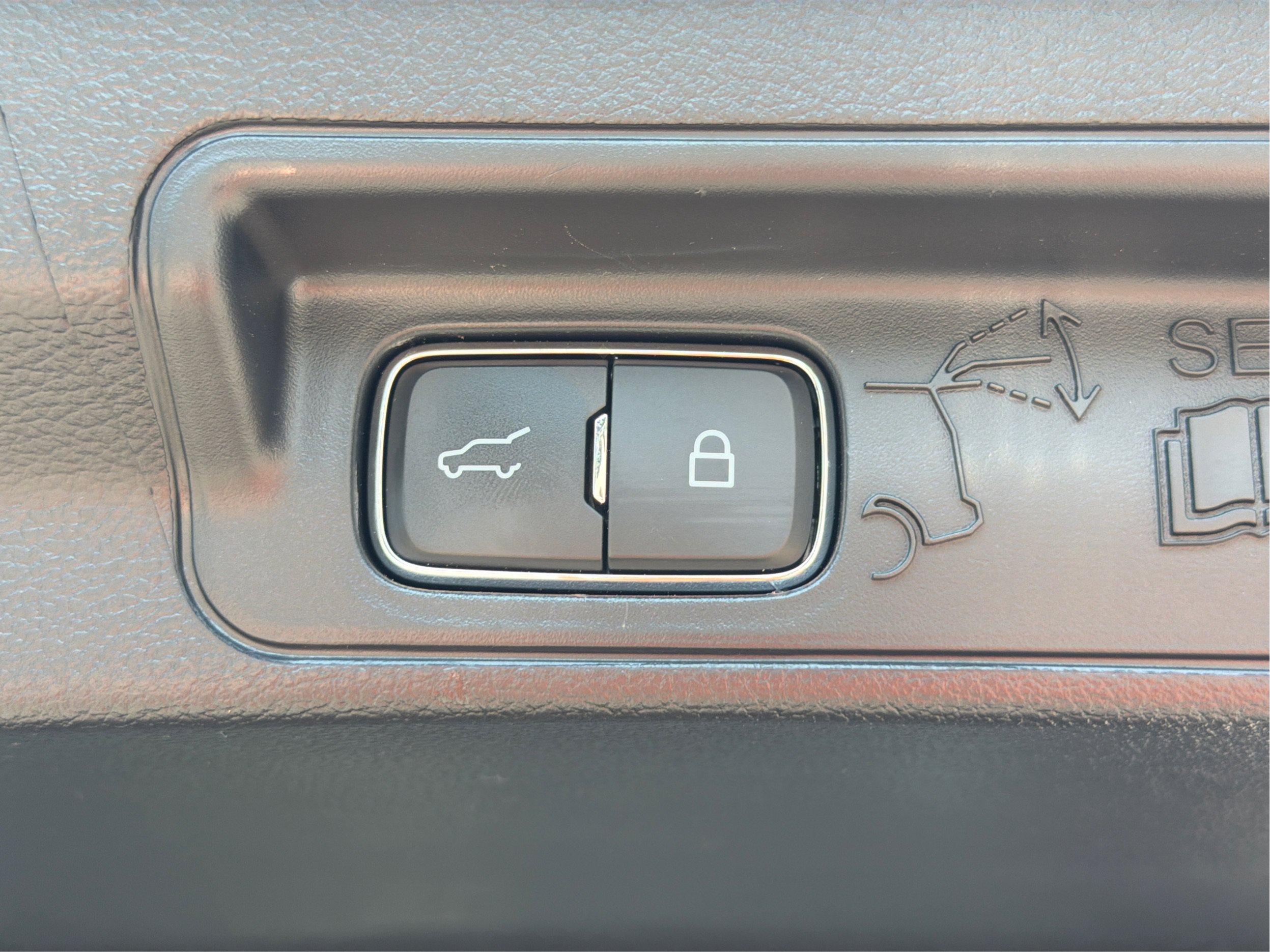 Used 2025 Ford Explorer Platinum AWD/4WD image 26