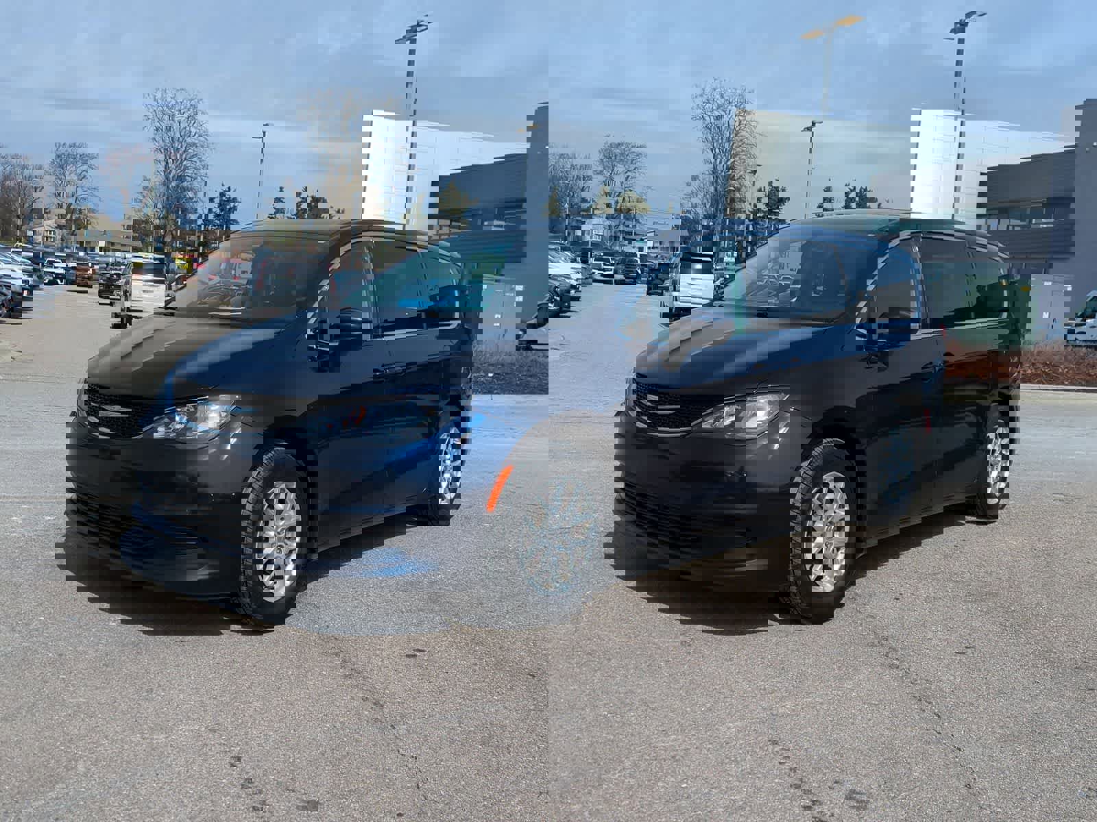 Used 2017 Chrysler Pacifica LX image 4