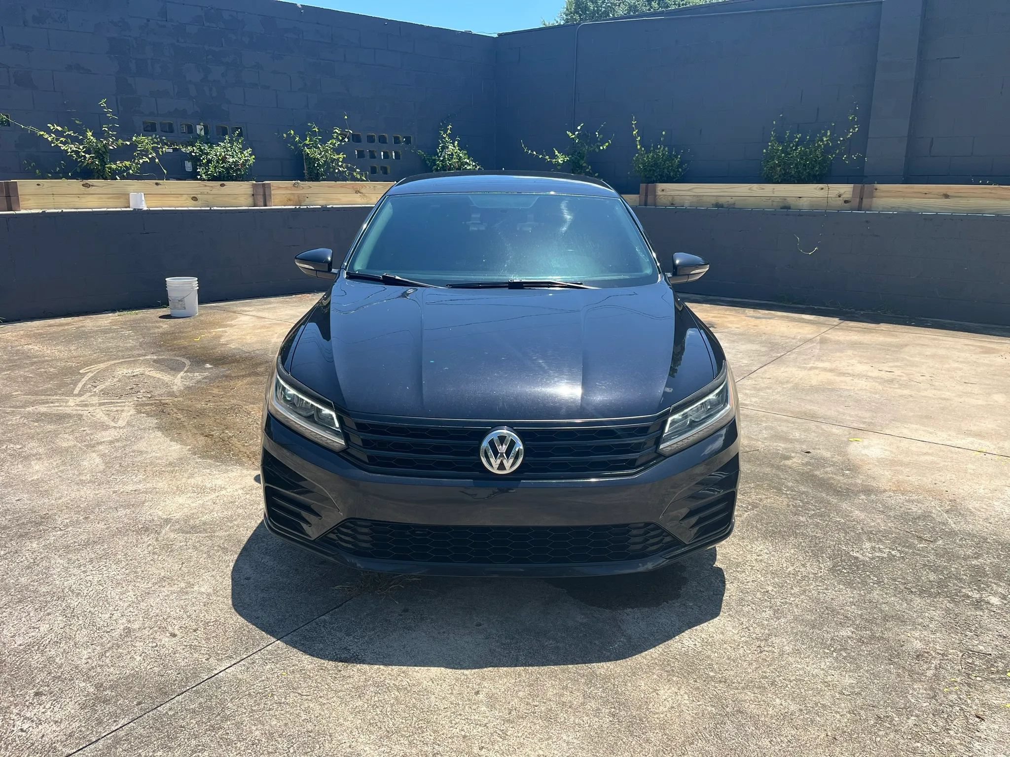 Used 2018 Volkswagen Passat 2.0T R-Line w/ R-Line Lighting Package FWD image 2