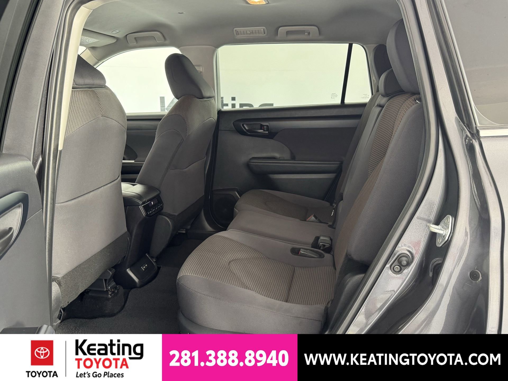 Used 2025 Toyota Highlander LE FWD image 15