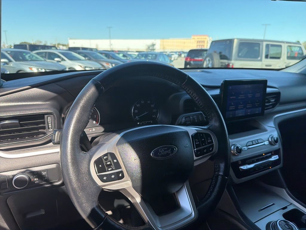 Used 2021 Ford Explorer XLT image 16