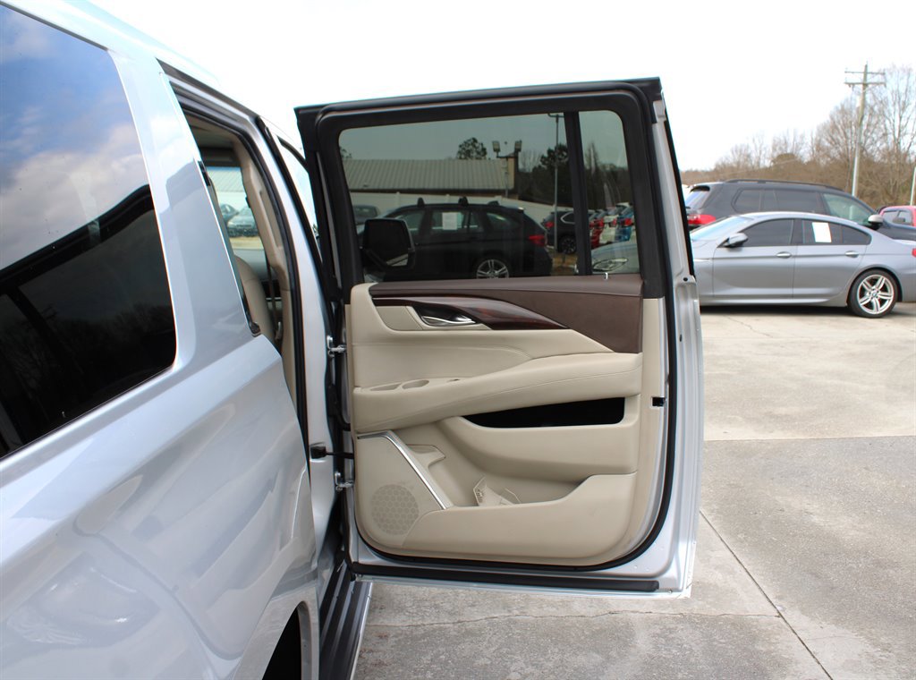 Used 2017 Cadillac Escalade ESV Luxury image 36
