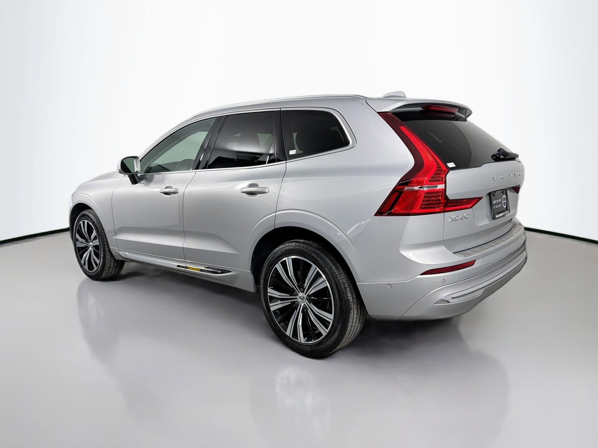 Certified 2023 Volvo XC60 B5 Plus w/ Protection Package Premier FWD image 8
