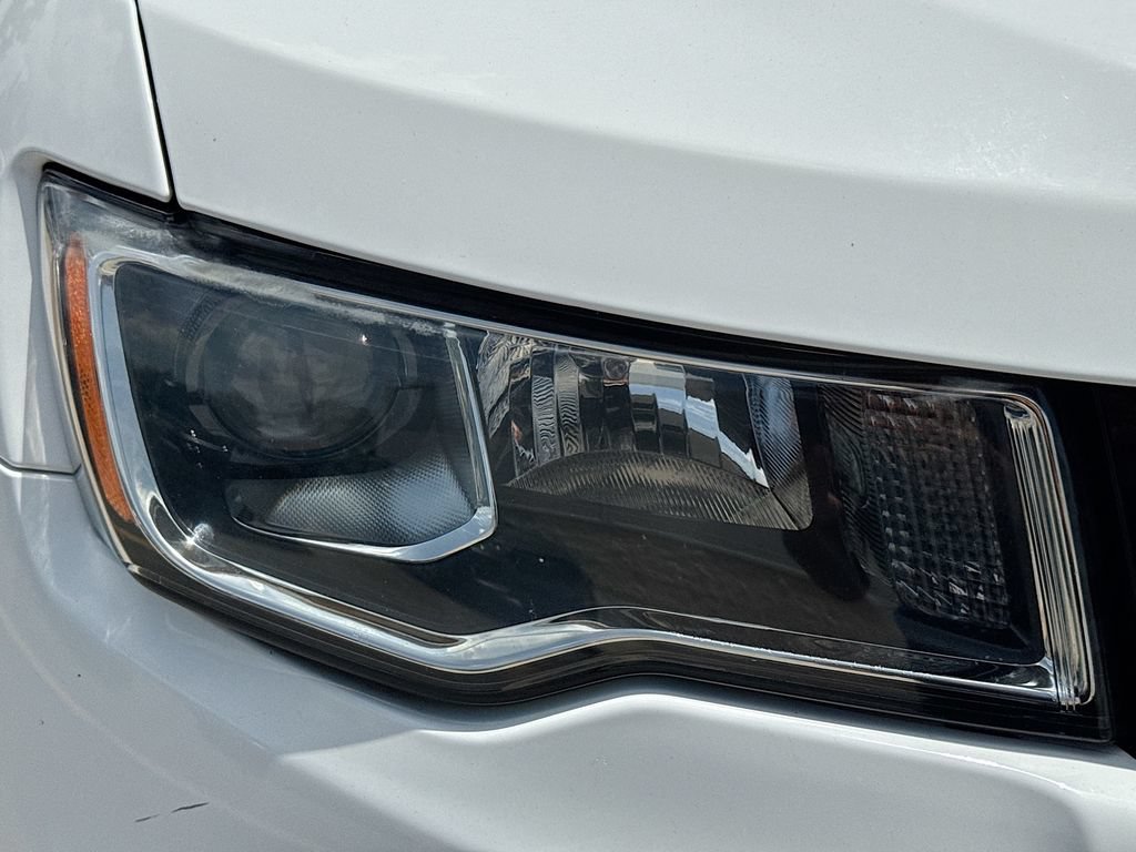 Used 2018 Jeep Grand Cherokee Laredo AWD/4WD image 34