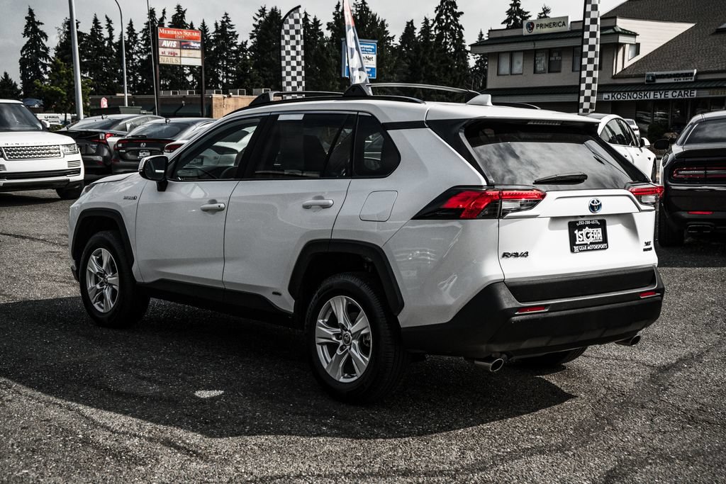 Used 2021 Toyota RAV4 XLE w/ XLE Grade Weather Package AWD/4WD image 17