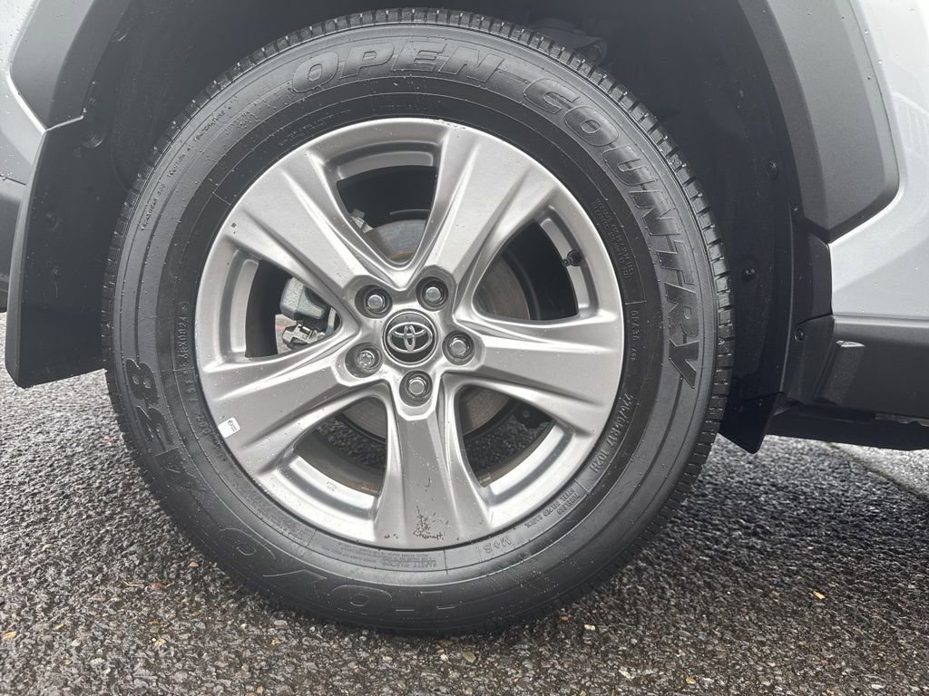 Used 2024 Toyota RAV4 XLE w/ Convenience Package image 9