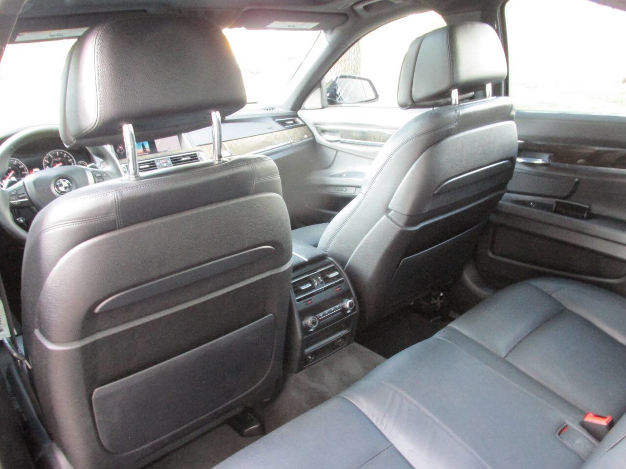 Used 2015 BMW 740i 740i 4dr Sedan image 18