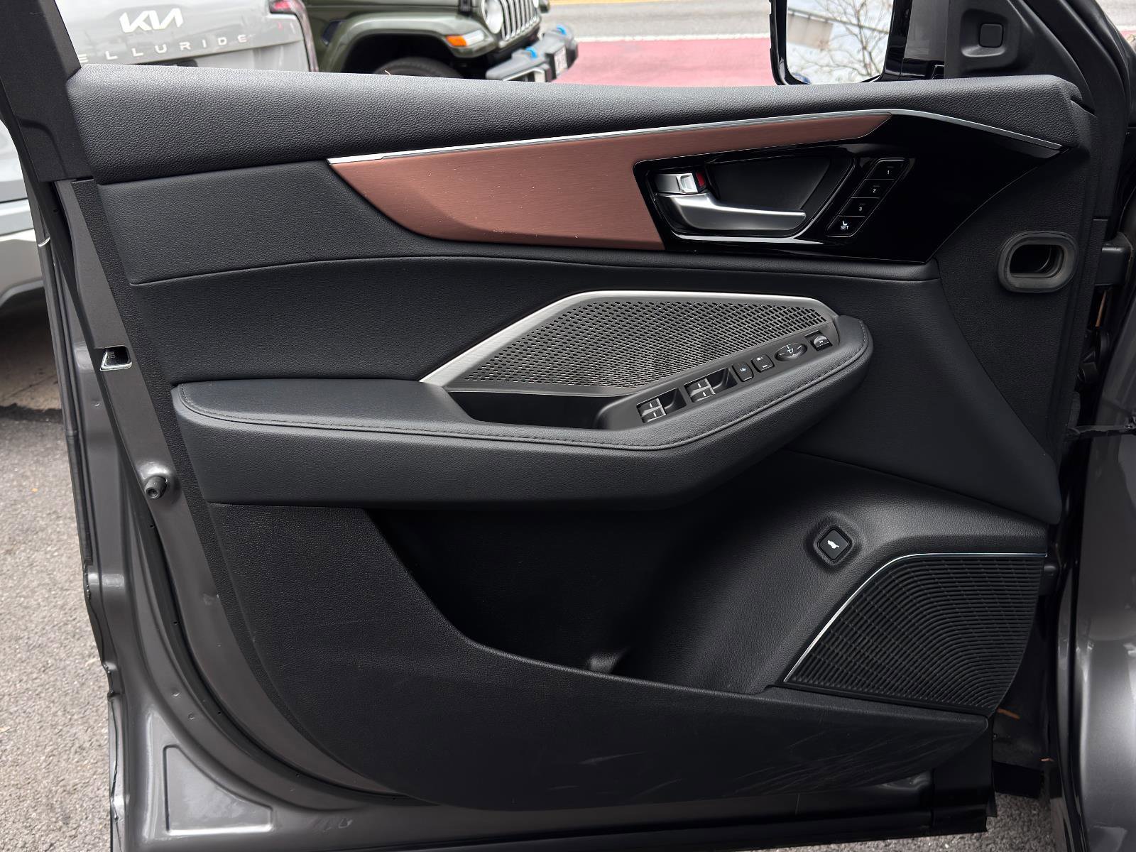 Used 2022 Acura MDX SH-AWD image 13