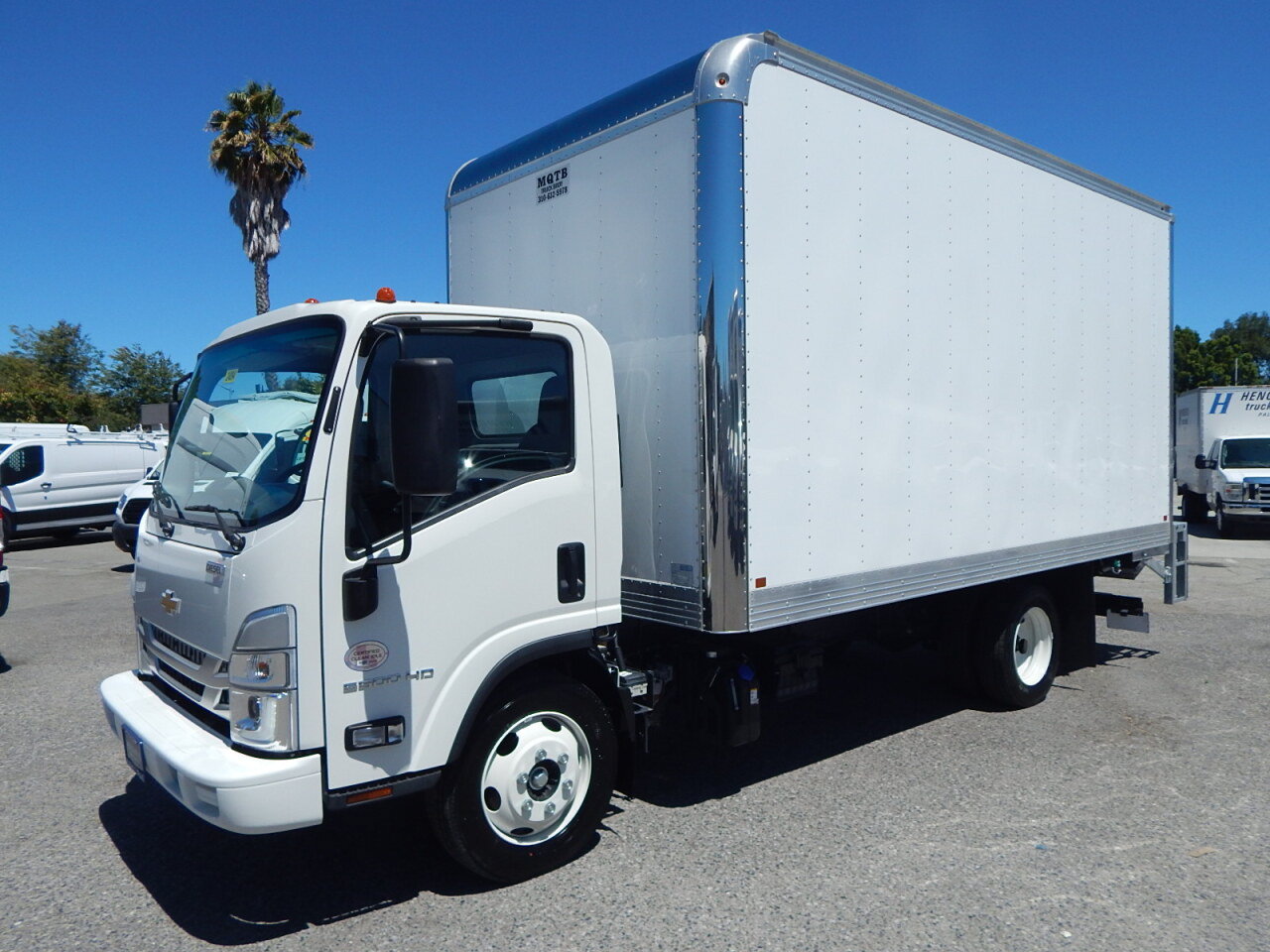 Used 2024 Chevrolet Low Cab Forward 5500HD RWD image 1