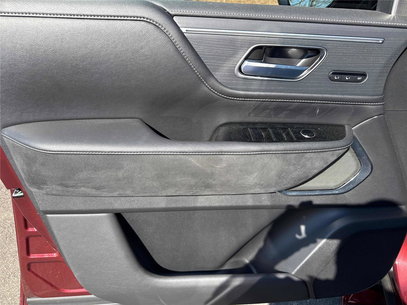 Certified 2025 INFINITI QX80 Sensory image 10