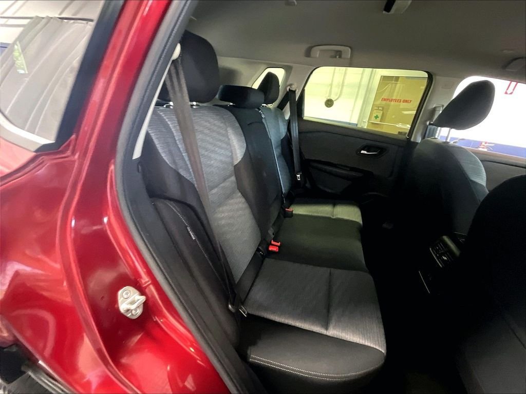 Used 2023 Nissan Rogue SV AWD/4WD image 16