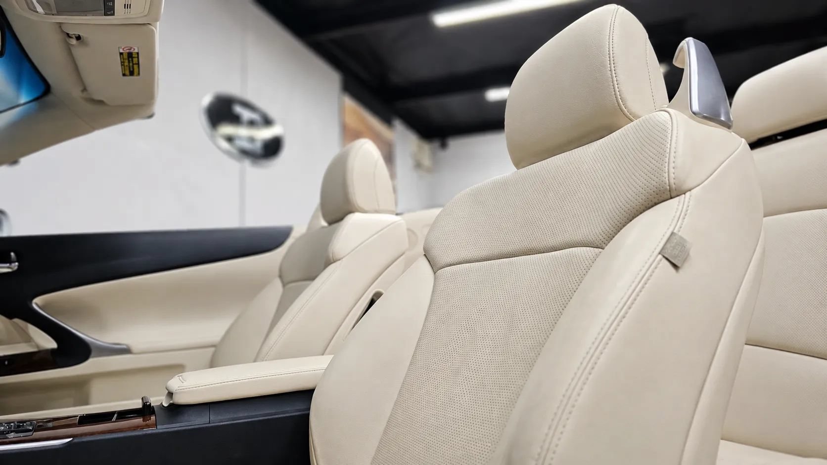 Used 2011 Lexus IS 250C RWD image 11