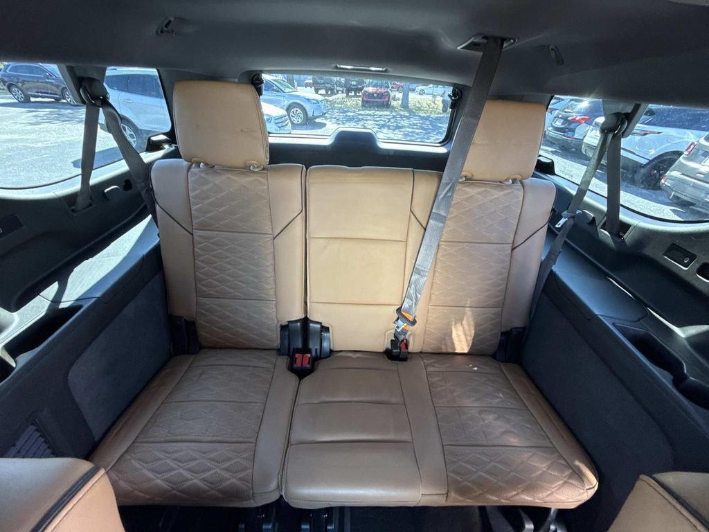 Used 2024 Cadillac Escalade ESV Sport w/ LPO, ONYX Package AWD/4WD image 18