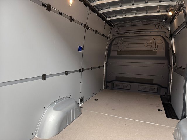 Used 2025 Mercedes-Benz Sprinter 2500 image 24