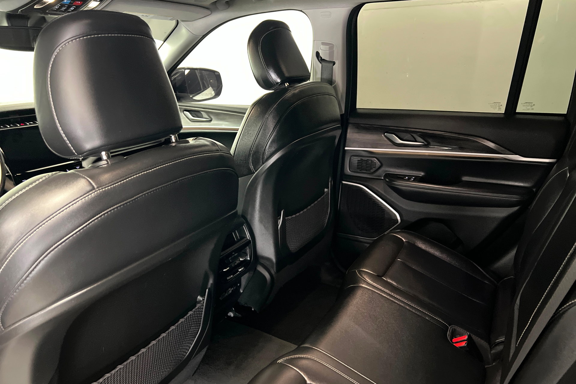 Used 2022 Jeep Grand Cherokee Limited AWD/4WD image 20