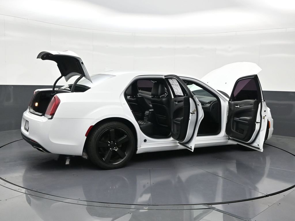 Used 2020 Chrysler 300 S image 31
