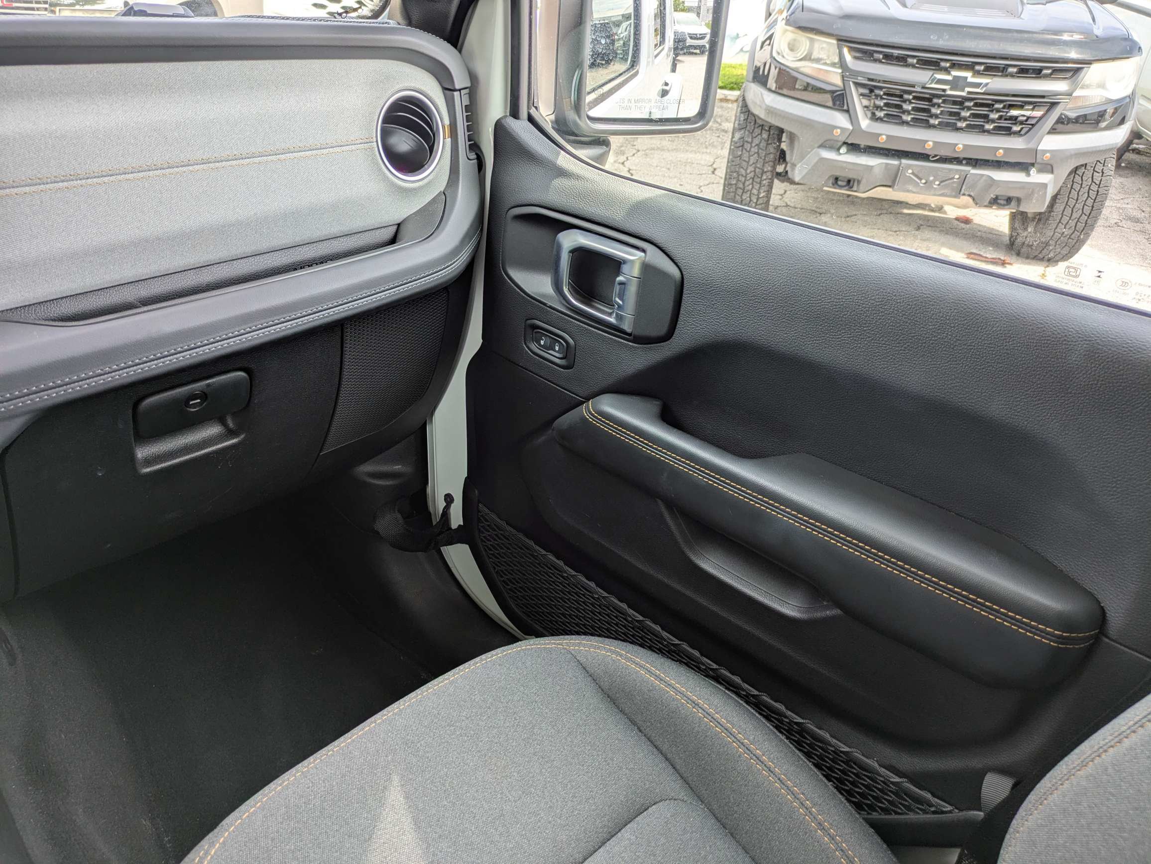 Used 2026 Jeep Wrangler Unlimited Sahara AWD/4WD image 18