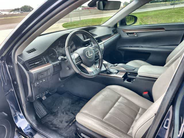 Used 2018 Lexus ES 350 w/ Ultra Luxury Package FWD image 3