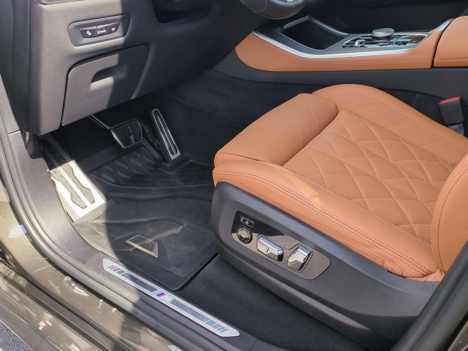 Certified 2024 BMW X5 xDrive40i w/ M Sport Package image 17