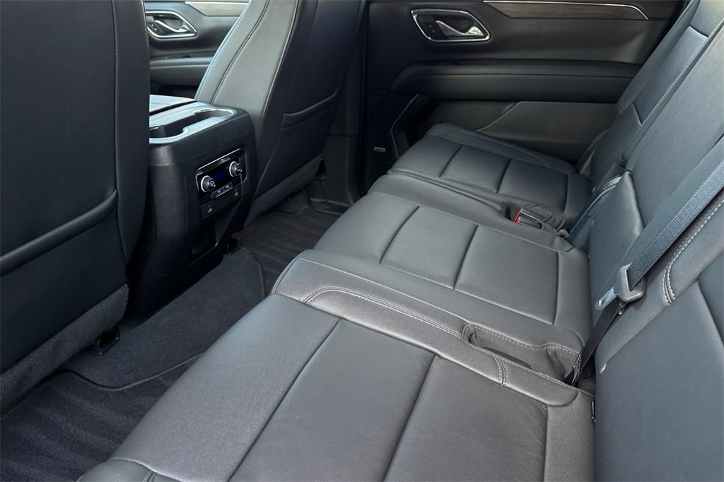 Used 2023 Chevrolet Suburban Z71 image 13