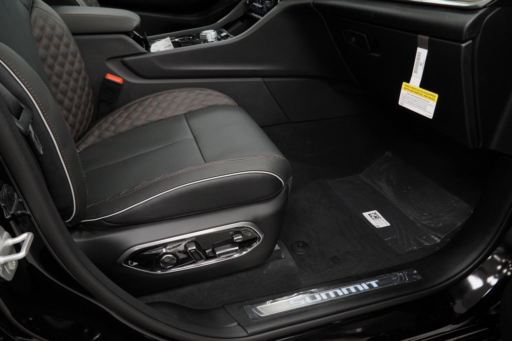 New 2025 Jeep Grand Cherokee Summit w/ Obsidian Package image 36