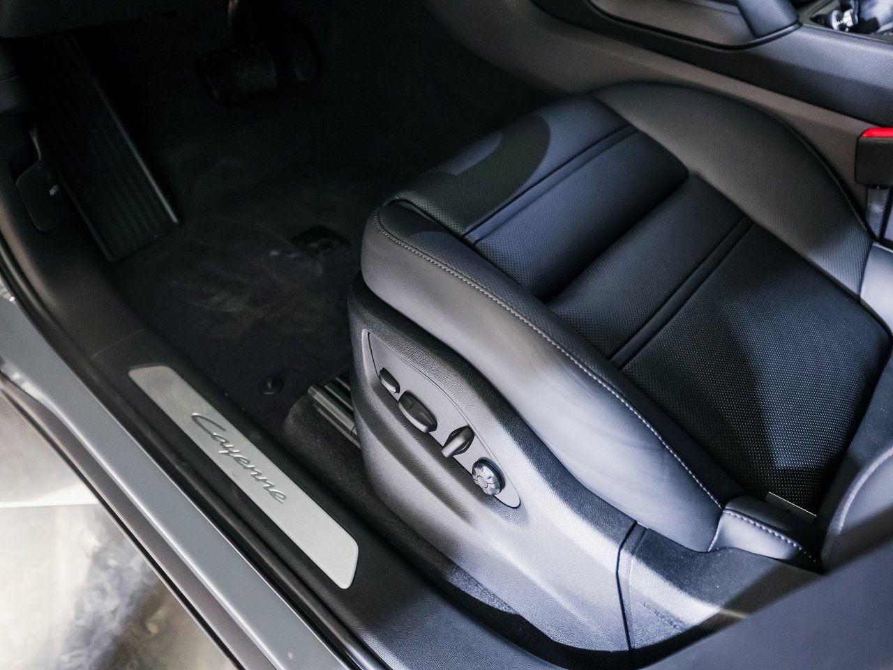 New 2026 Porsche Cayenne Coupe AWD/4WD image 13