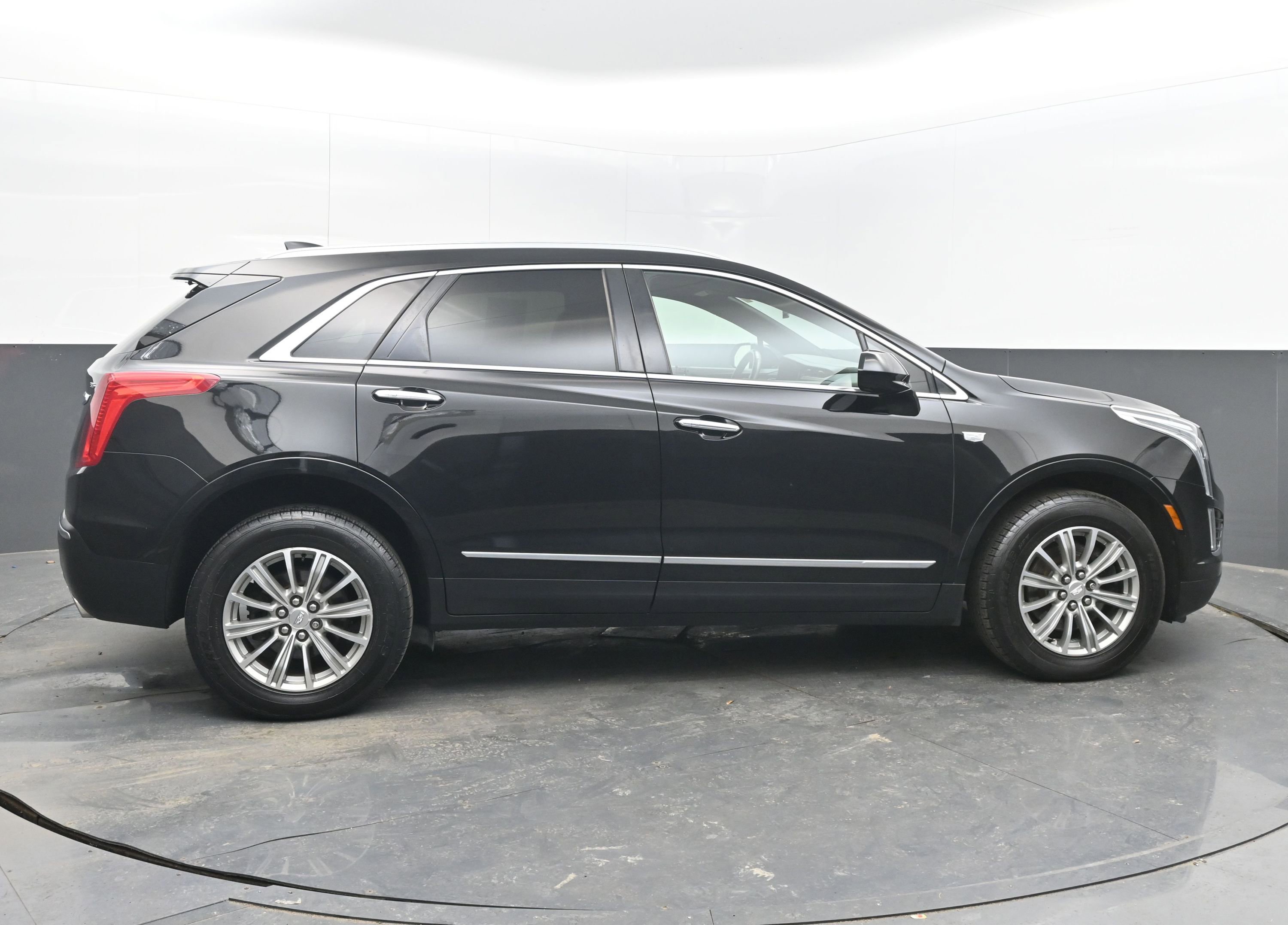 Used 2018 Cadillac XT5 Luxury w/ Driver Awareness Package image 8