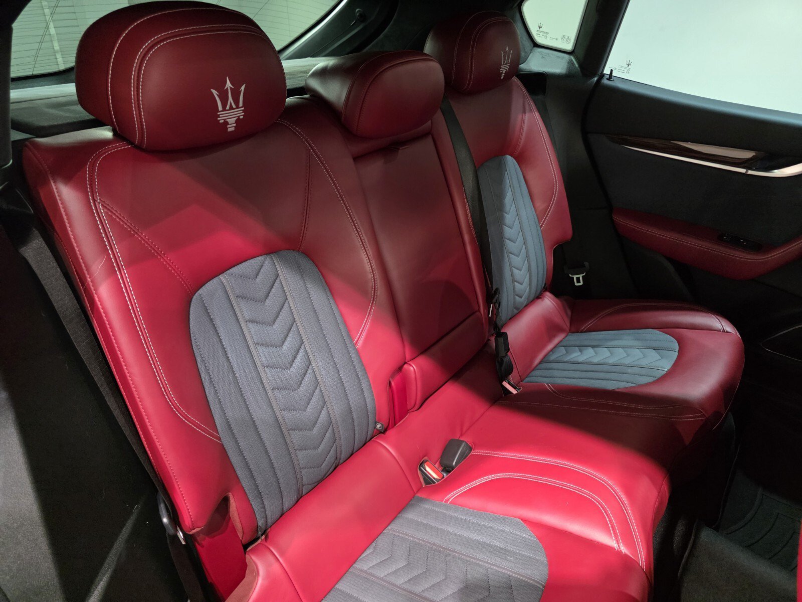 Used 2021 Maserati Levante GranLusso AWD/4WD image 21