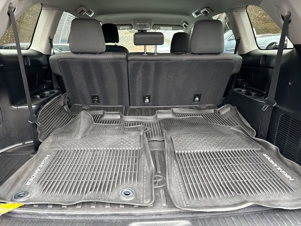 Used 2019 Toyota Highlander LE image 19