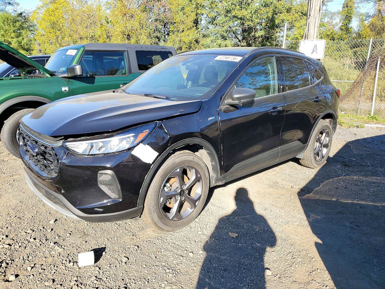 Used 2025 Ford Escape ST-Line AWD/4WD image 3