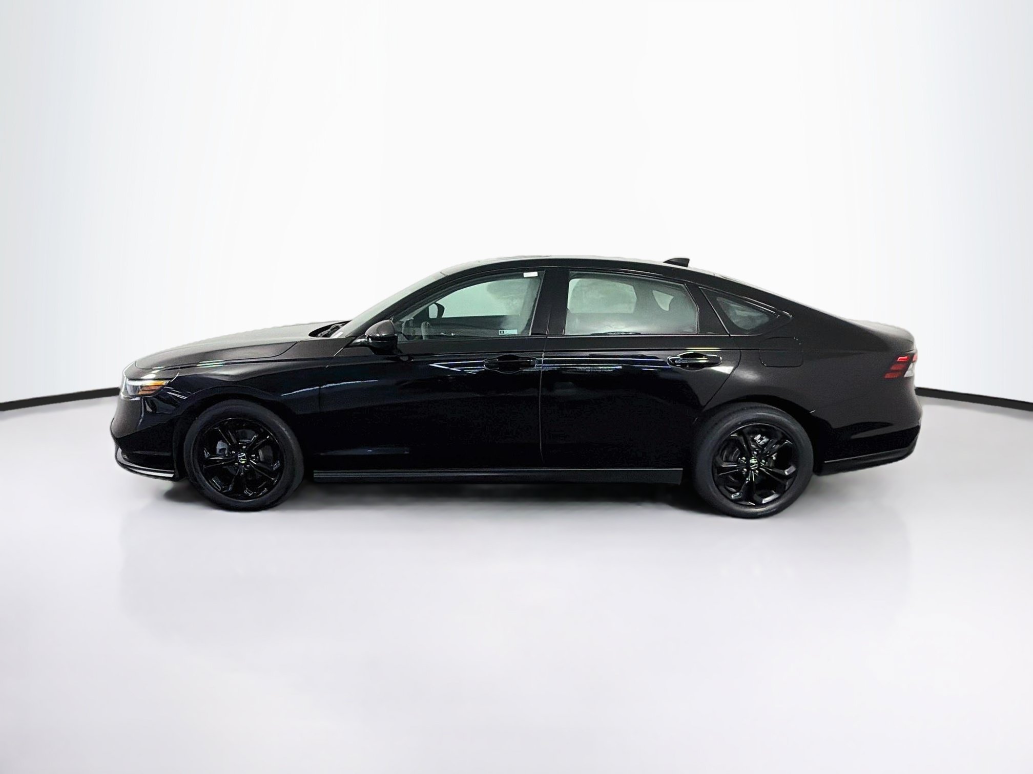 Used 2025 Honda Accord SE image 4