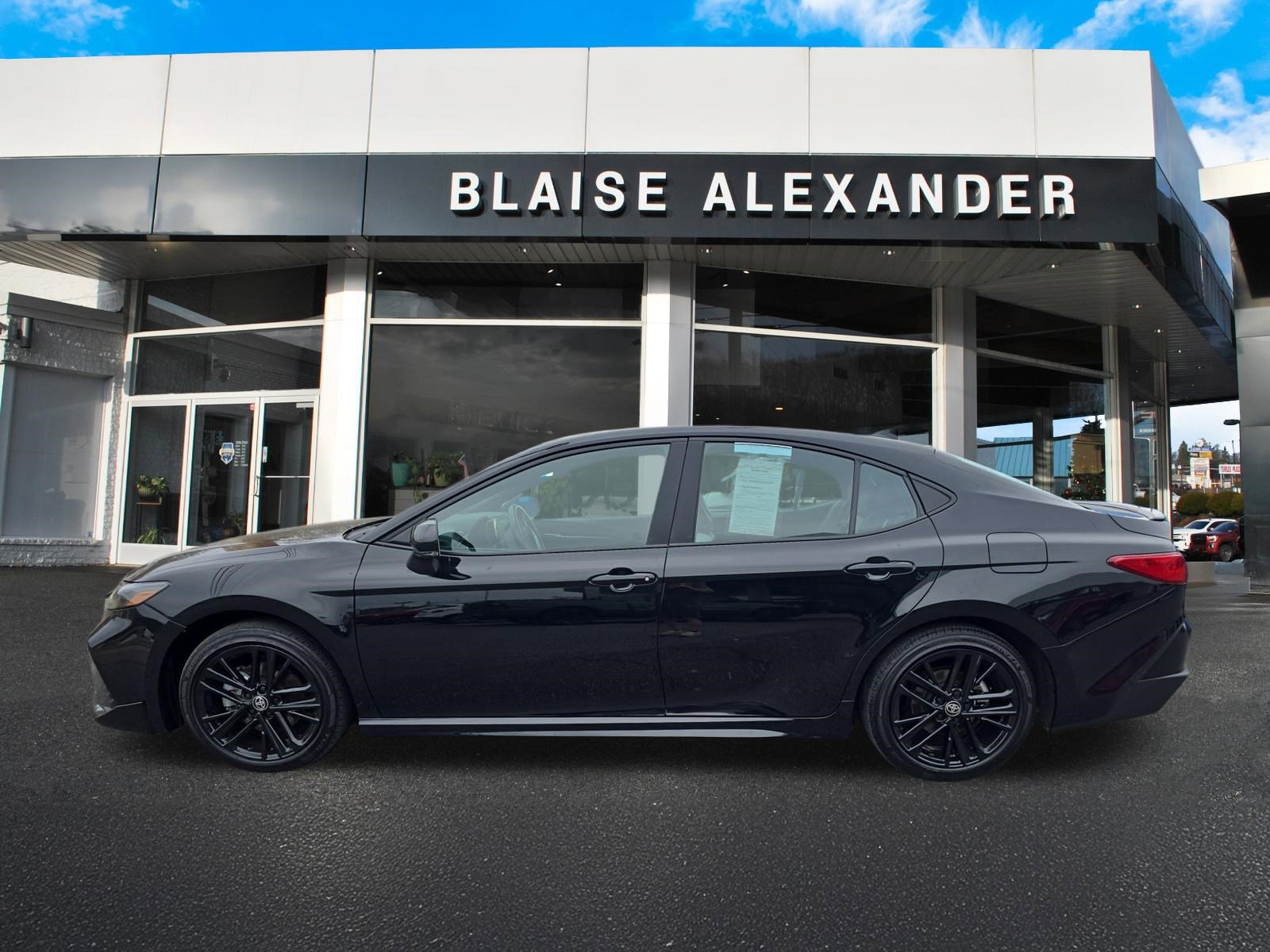 Used 2025 Toyota Camry SE FWD image 7