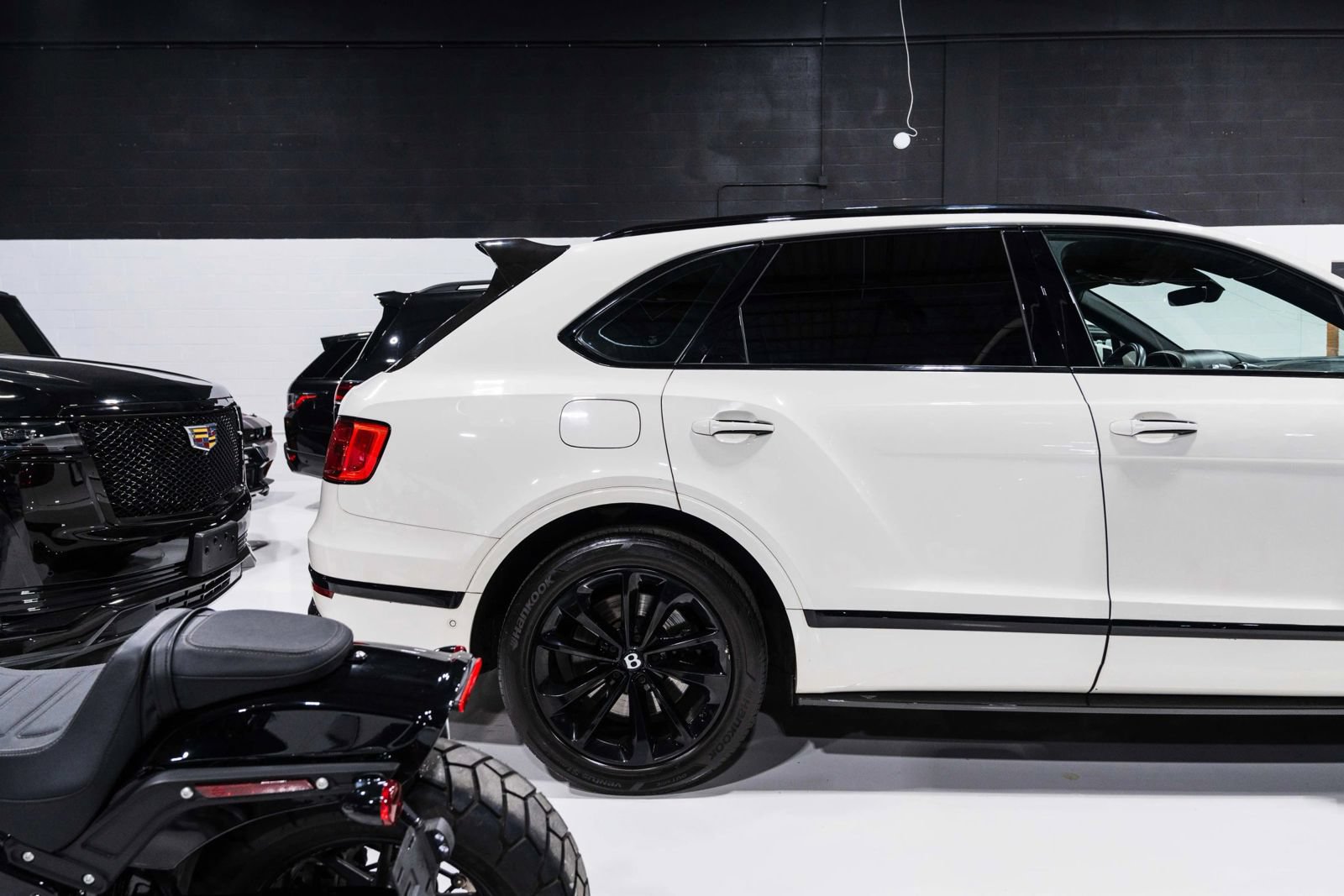 Used 2019 Bentley Bentayga AWD/4WD image 13