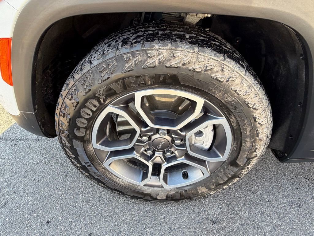 Used 2023 Jeep Grand Cherokee Trailhawk w/ Luxury Tech Group III image 12