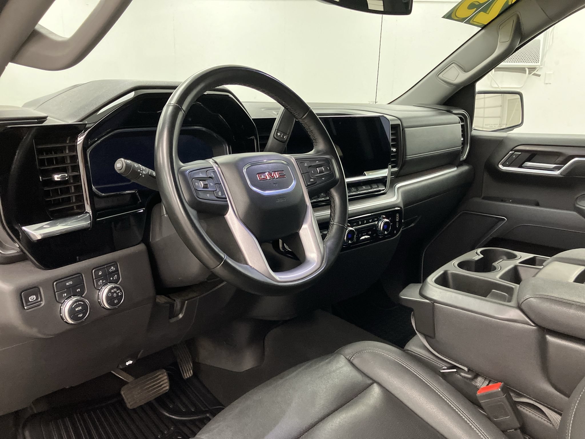 Used 2025 GMC Sierra 1500 SLT AWD/4WD image 10