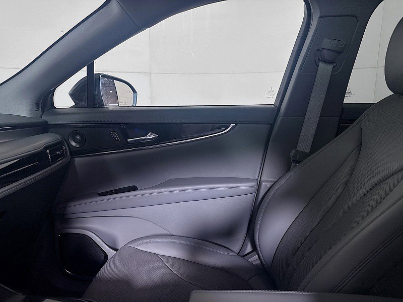 Used 2023 Lincoln Nautilus Reserve w/ Equipment Group 201A image 25