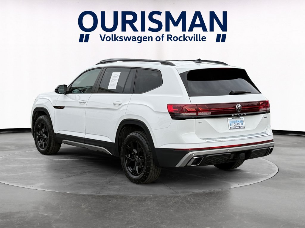 Used 2024 Volkswagen Atlas Peak Edition SE AWD/4WD image 4