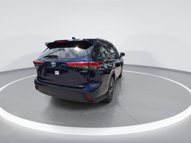 Used 2021 Toyota Highlander XLE AWD/4WD image 7
