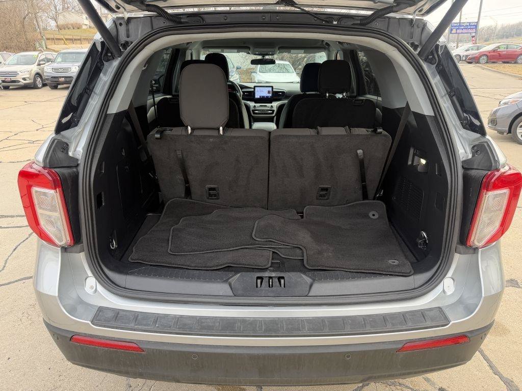 Used 2023 Ford Explorer XLT AWD/4WD image 8