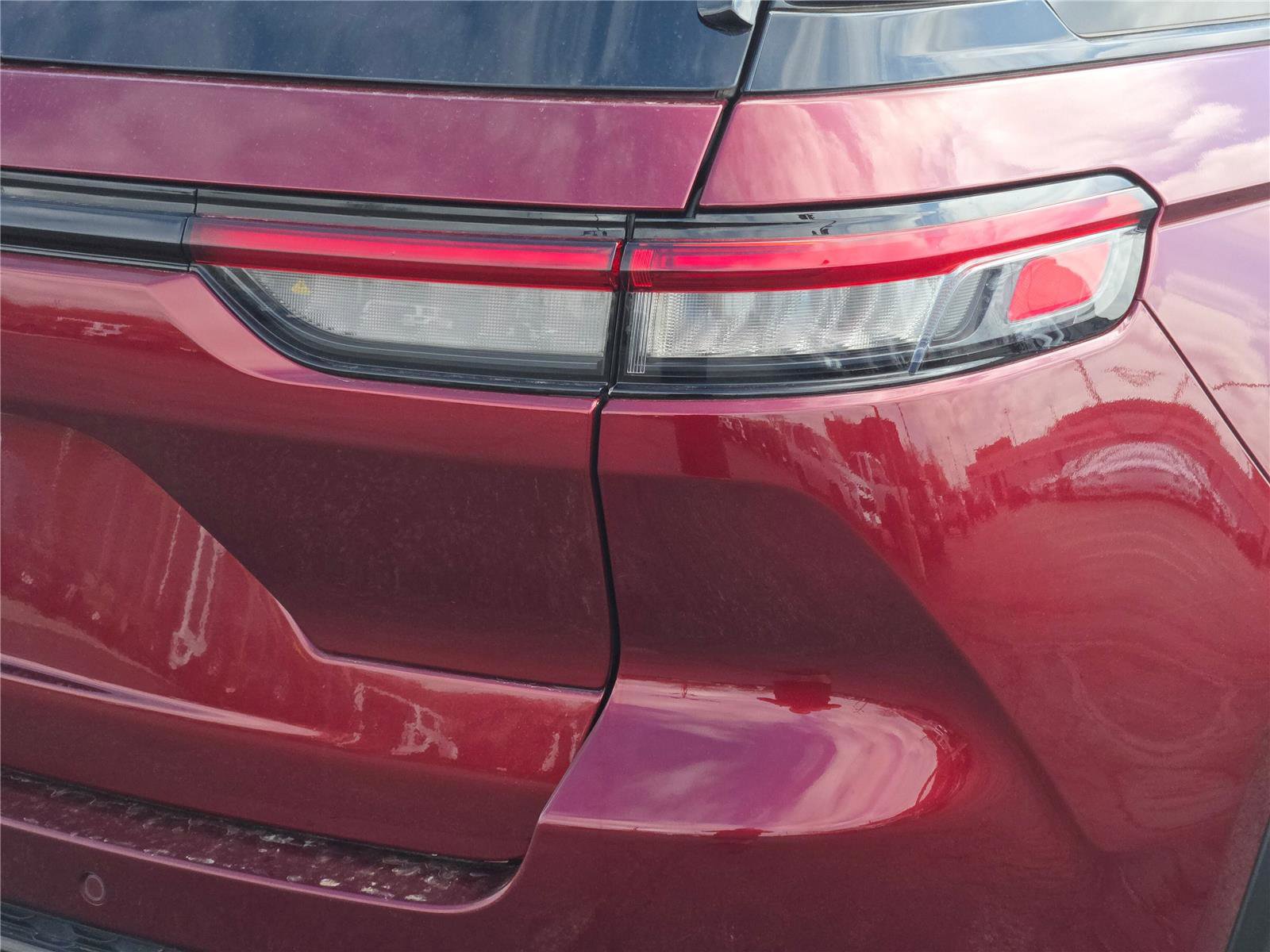 Certified 2024 Jeep Grand Cherokee Altitude image 13