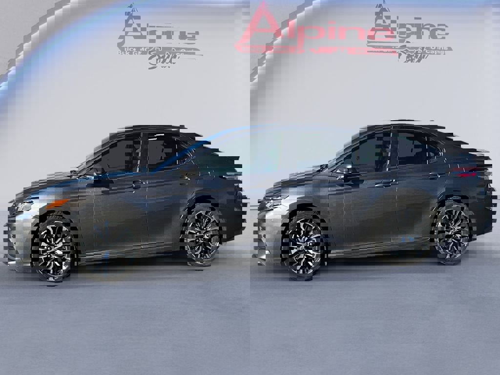 Used 2020 Toyota Camry SE image 2