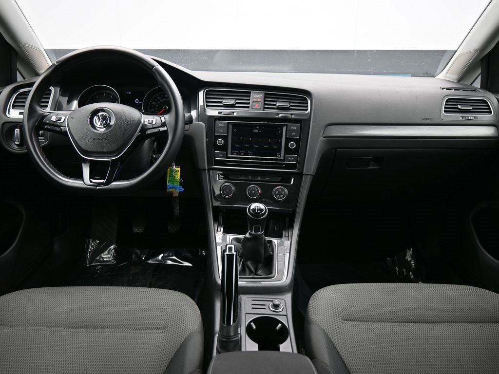 Used 2018 Volkswagen Golf S image 42