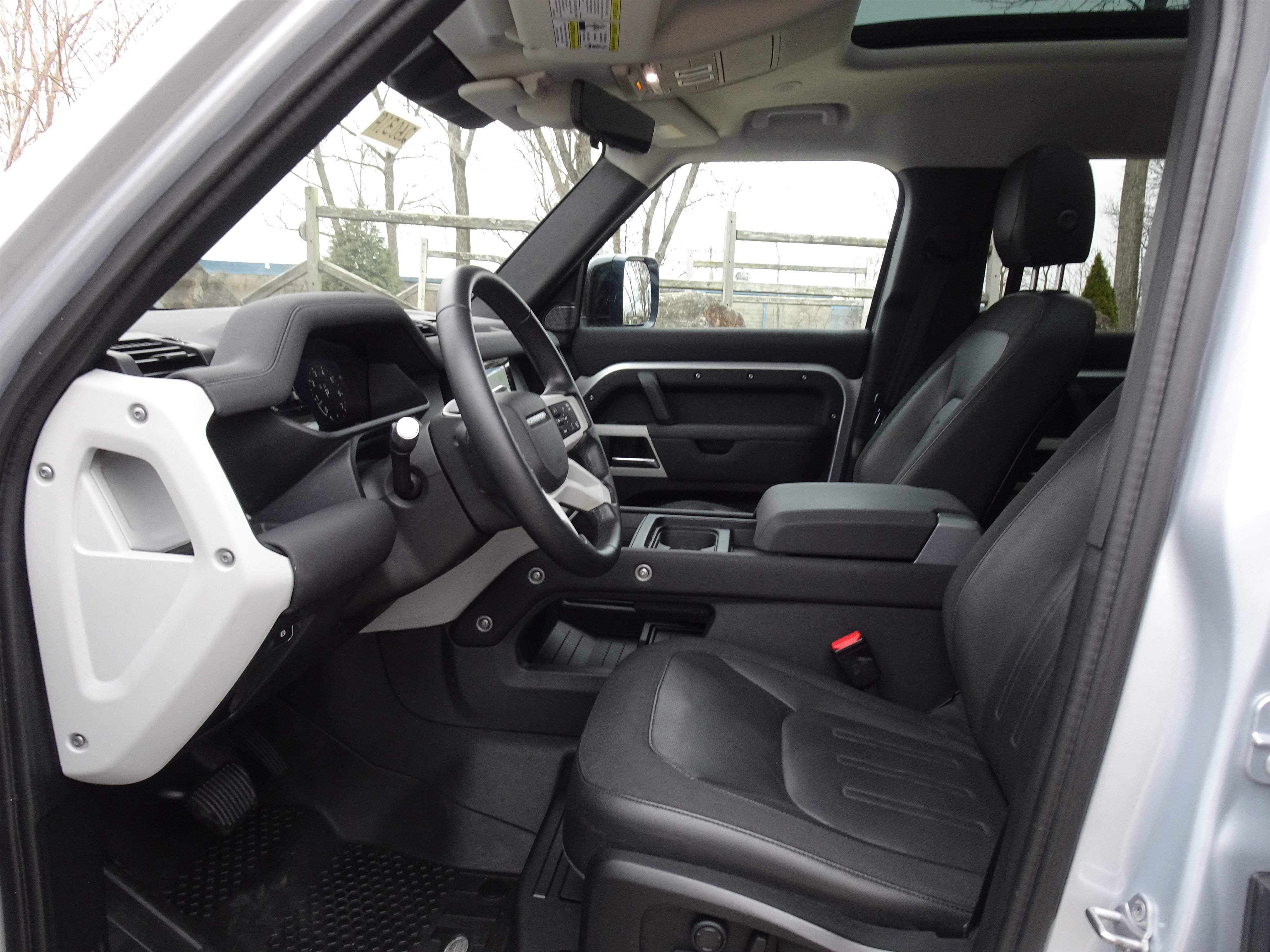 Used 2020 Land Rover Defender 110 SE image 2