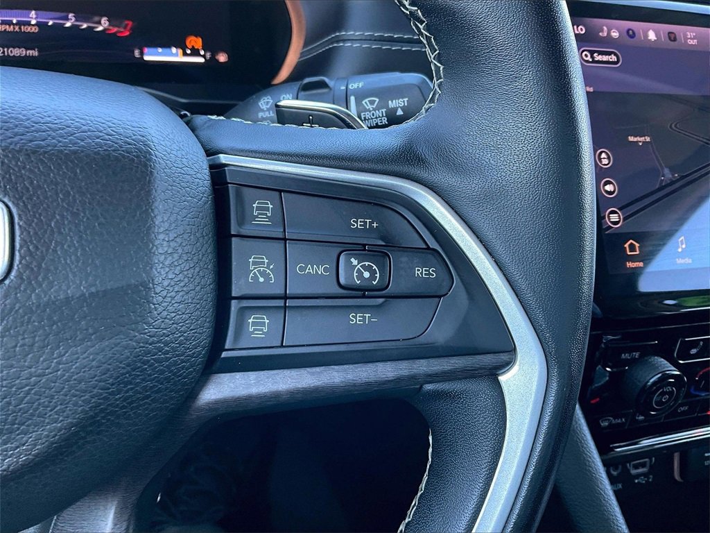 Used 2022 Jeep Grand Cherokee Limited image 23