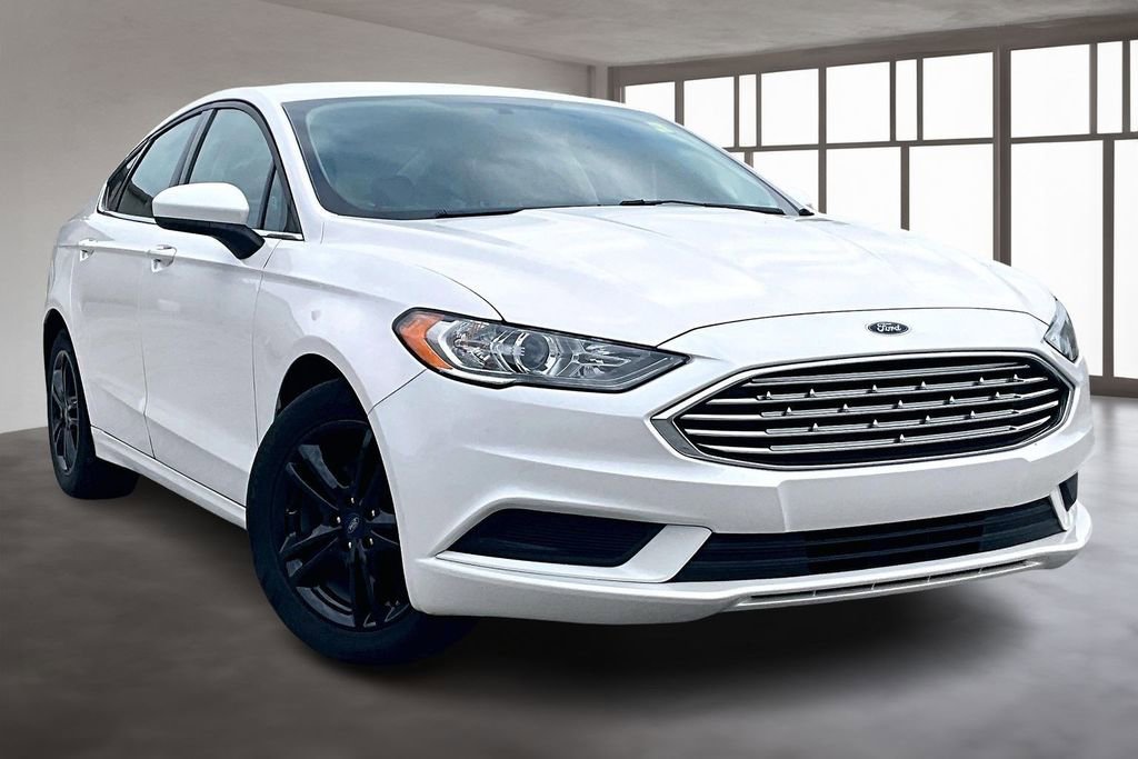 Used 2018 Ford Fusion SE w/ Fusion SE Technology Package image 3