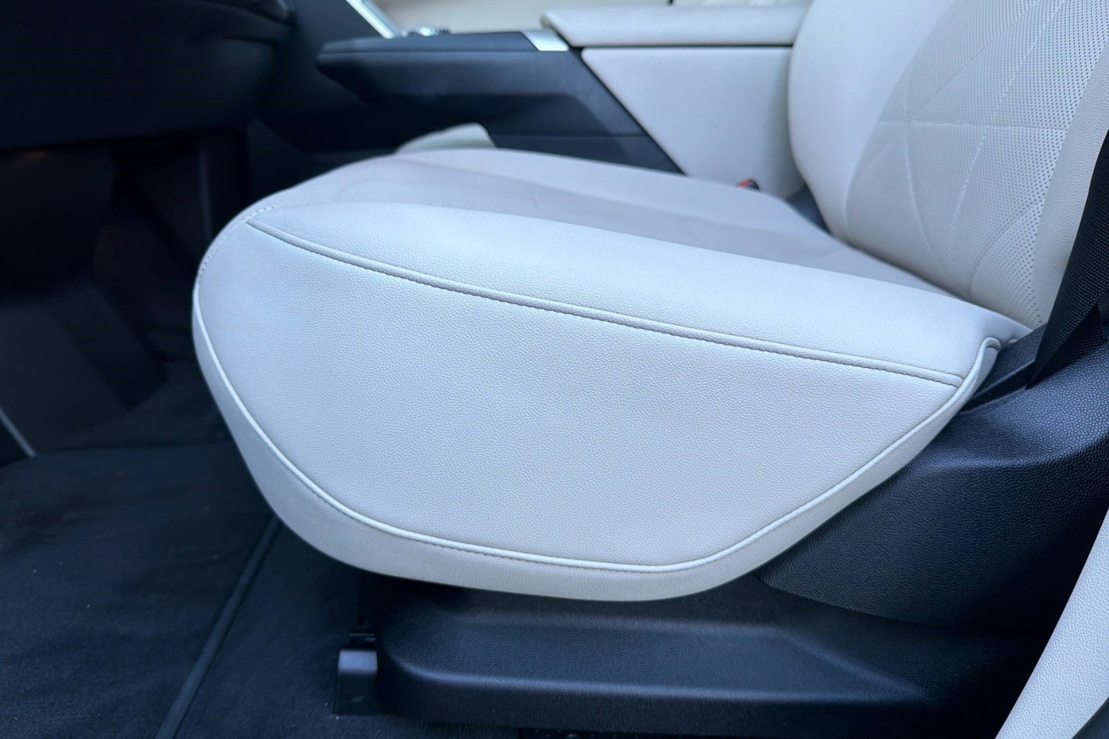 Certified 2023 BMW iX xDrive50 w/ Ultimate Package 2 image 14